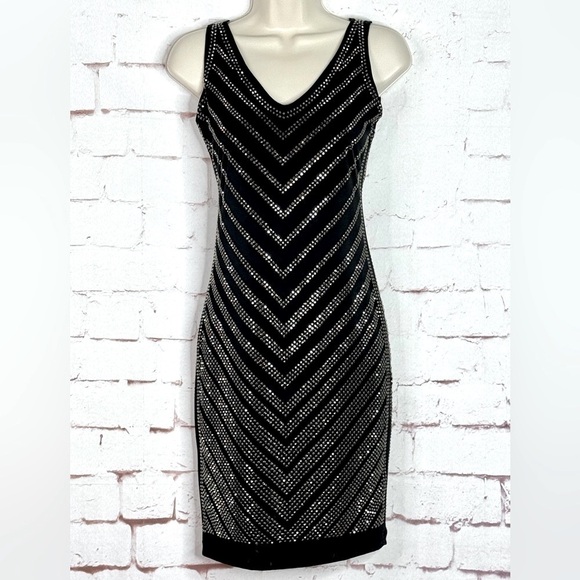 CACHE XS Silver Metallic Studs Embellished Black V-Neck Sleeveless Dress Size XS - Picture 1 of 15